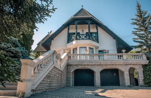Balatonfured Bed & Breakfast | Villa Viktória