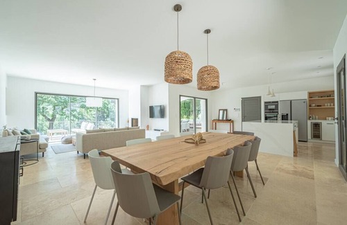 Eguilles Villa | VILLA VOGA- Luxury family holidays Aix-en-Provence