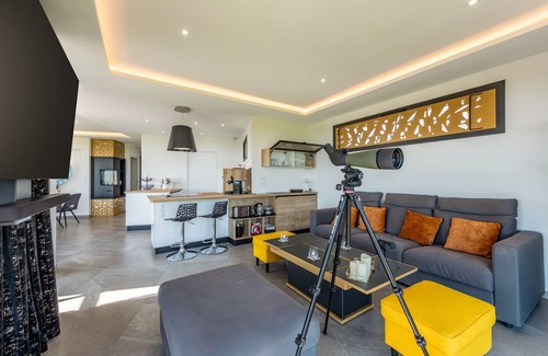 Plougonvelin Villa | Villa "Vue Mer - Les Gîtes De Fabie" with Sea View, Private Terrace & Wi-Fi