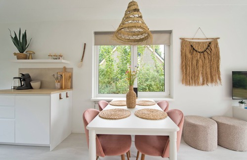 Hoeven House | Villa Wellness Retreat 2: Cozy house with SAUNA & JACUZZI, near the woods!