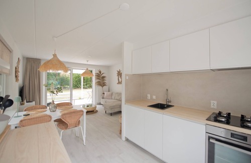 Hoeven House | Villa Wellness Retreat 1: Cozy house with SAUNA & JACUZZI, near the woods!
