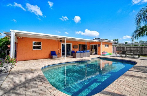 Whitfield House | Villa Whispering Palms