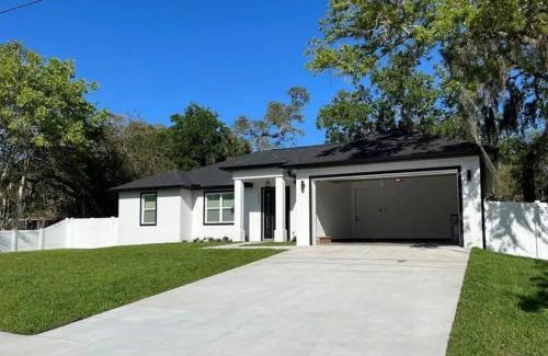 Terrace Park House | Villa White Rock in Tampa