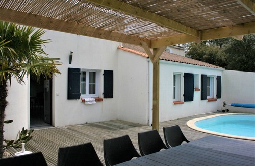 Saint-Vincent-sur-Jard Villa | Villa with heated pool close to the sea and the forest