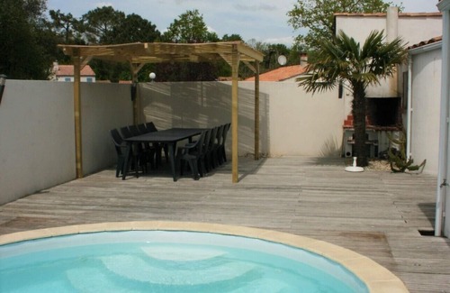 Saint-Vincent-sur-Jard Villa | Villa with heated pool close to the sea and the forest
