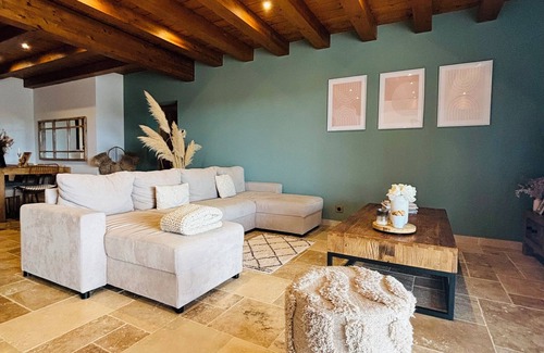 Saint Michel d'Euzet Villa | Villa with pool
