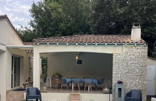 Saint-Palais-sur-Mer House | Villa with heated pool 100 meters plage du platin