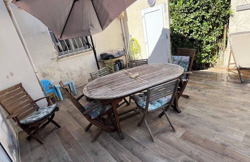 Le Brusc House | Villa with terrace 200m from the beach