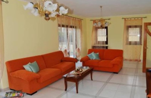 Sant'Antioco House | Villa with garden in residential area for rent