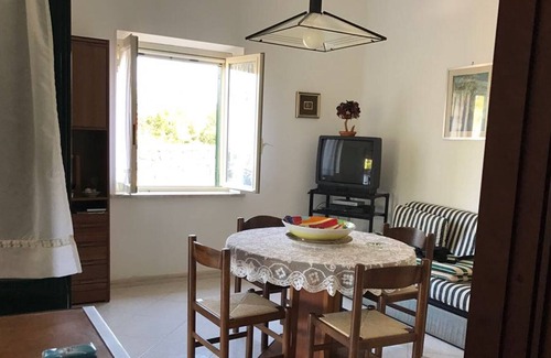 Ustica House | Villa with garden near the sea