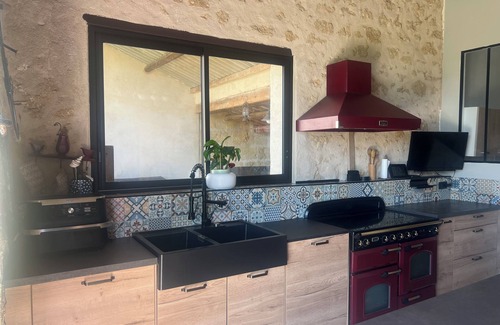 Salon-de-Provence House | Villa with heated pool, Fiber, located in a quiet area.