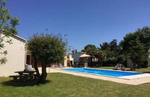 Jard-sur-Mer Villa | Villa with heated pool near the sea