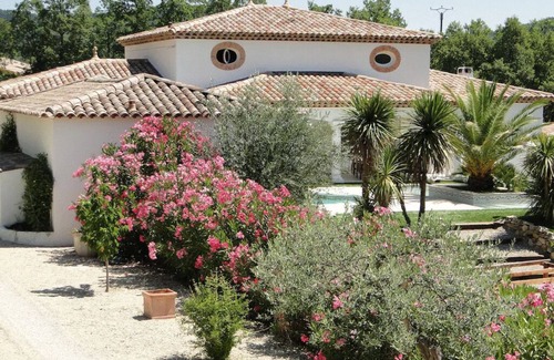 Flayosc Villa | Villa with heated pool and Jacuzzi between the sea and the Gorges du Verdon. PROM 1sem Aug-Sept