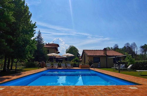 Rignano sull'Arno Villa | Villa with Pool - 3 Bedrooms with independent bathroom