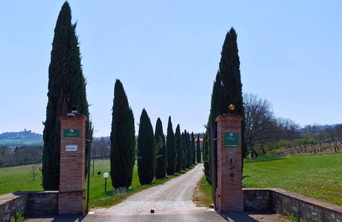 Rignano sull'Arno Villa | Villa with Pool - 3 Bedrooms with independent bathroom