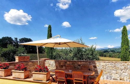 Rignano sull'Arno Villa | Villa with Pool - 3 Bedrooms with independent bathroom