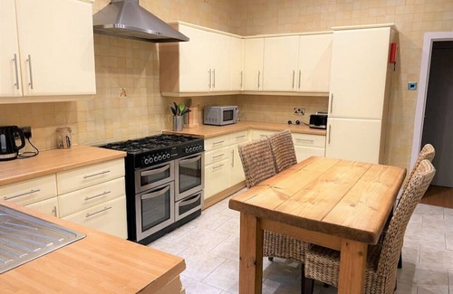 Liverpool House | Villa with Park Views close to Liverpool Centre