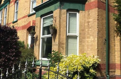 Liverpool House | Villa with Park Views close to Liverpool Centre