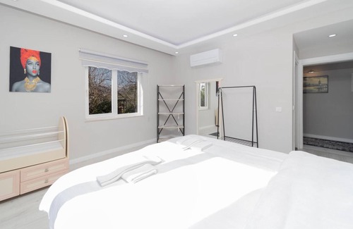 Kepez Apartment | Villa with Pool and Backyard in Kepez