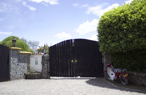 Darien Villa | Villa With Pool And Lake View