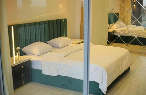 Sheikh Zayed City Apartment | villa with pool