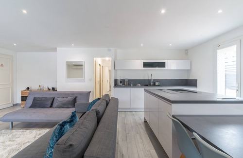 Gardanne Villa | Villa with private pool and jacuzzi, Wi-Fi and air conditioning