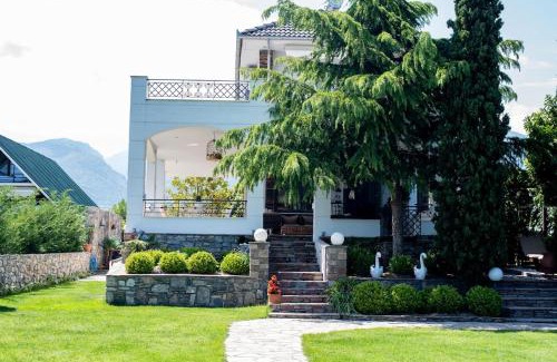 Leptokaria Villa | Villa with Private Pool by the coast of Olympus