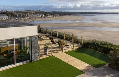 Pentrez House | Villa with stunning view of the sea