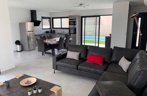 Meze Villa | VILLA with swimming pool, breathtaking view of the Sesquiers lake