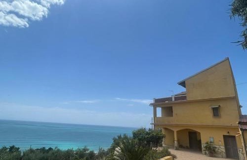 Licata Apartment | Villa Yellow House