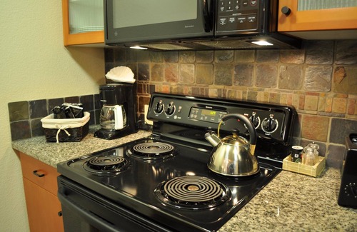 Mammoth Lakes Condo | Village 2416 White Mountain Lodge