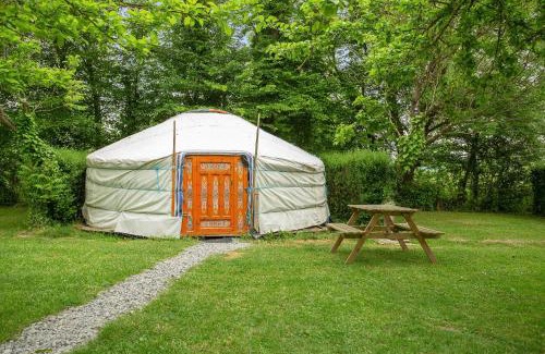 Plessix-Balisson Other | Village de Yourtes