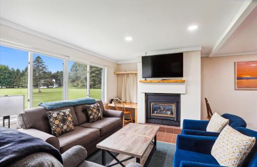 Stowe Area House | Village Green 10C