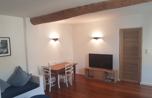 L'Isle-sur-la-Sorgue House | village house in the center