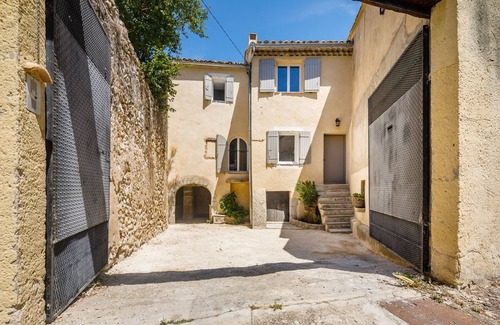 Robion House | Village house 17th with swimming pool, Luberon Provence TARIFS CASSES SEPT. OCT.