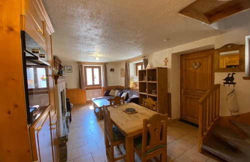 Les Allues House | Village house in Allues near shops and gondola for 6 pers.