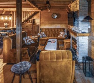 Canton 10 Ski Chalet | Village house Iva
