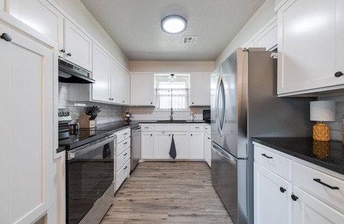 Central Oklahoma City House | Village Luxe 5BR plus Bunk Room Sleeps 14