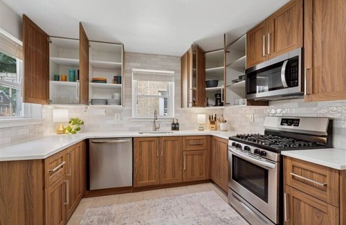 Ardmore House | Villanova,Haverford Homecomingnshort walk to Main Line Restaurants and Shops!