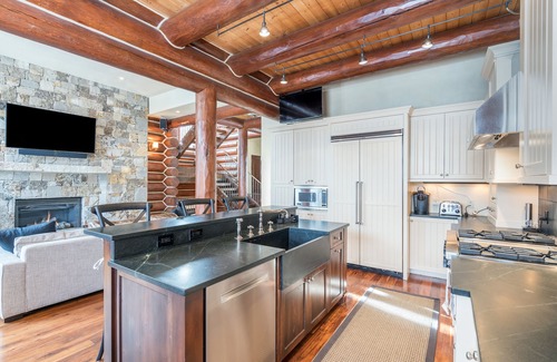 Mountain Village House | Villas At Tristant 137 by AvantStay | Ski In/Out w/Panoramic Views & Hot Tub