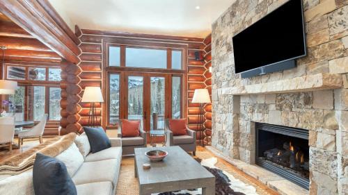 Mountain Village House | Villas At Tristant 137 by AvantStay Ski In Ski Out Home w Panoramic Views Hot Tub