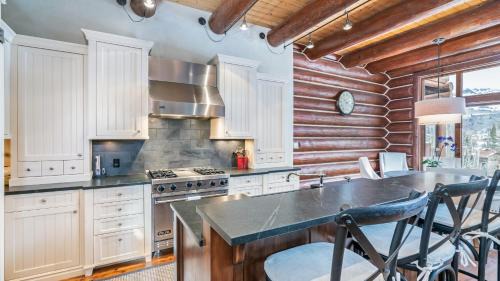 Mountain Village House | Villas At Tristant 137 by AvantStay Ski In Ski Out Home w Panoramic Views Hot Tub