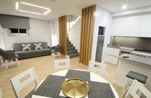 Sanxenxo House | Villas con Piscina a tan Solo 10 Minutos Caminando del Centro de Sanxenxo