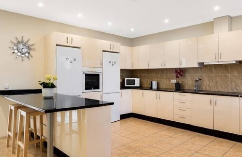 Marbella City Centre Cottage | Villas puerto banus marbella by Lodgerstrip budget holidays