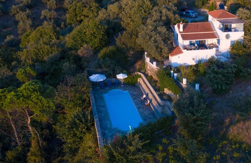 Glossa Villa | VILLAVIEW, SECLUDED, LUXURY POOL, WIFI, CLOSE TO ALL AMENITIES, 5 MIN. TO BEACH