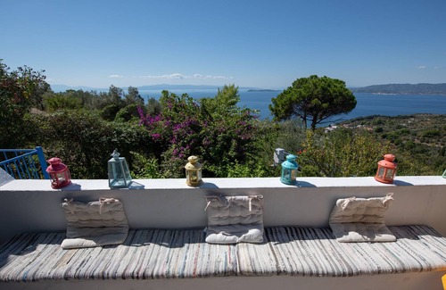 Glossa Villa | VILLAVIEW, SECLUDED, LUXURY POOL, WIFI, CLOSE TO ALL AMENITIES, 5 MIN. TO BEACH