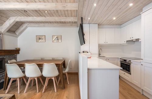 Baqueira Apartment | Villena by Totiaran 12p apartment in Val de Ruda next to Ski Lift