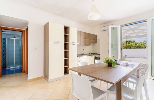 Posto Rosso Apartment | Villetta Giardino dei Pini by BarbarHouse