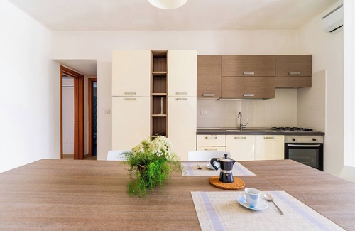 Posto Rosso Apartment | Villetta Giardino dei Pini by BarbarHouse