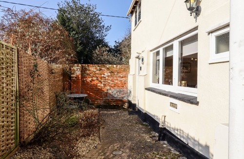 Halstead Cottage | VINE COTTAGE, with a garden in Castle Hedingham